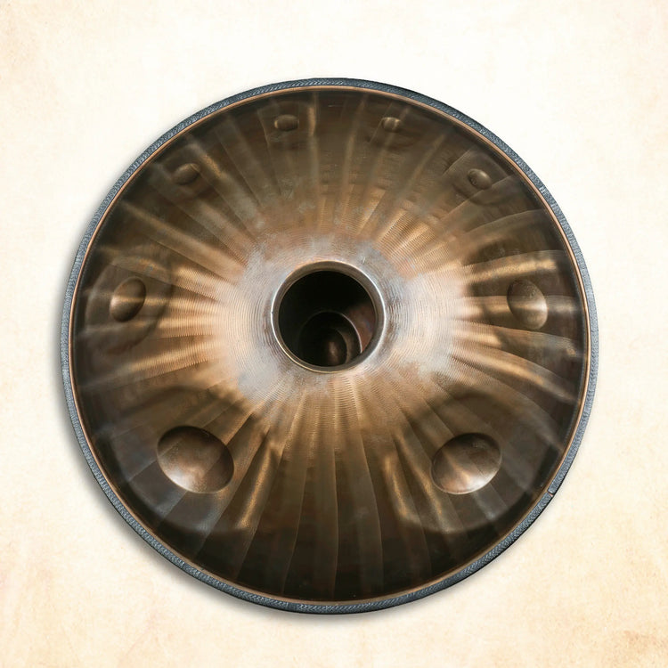 Aela Bottom Note Handpan aus Edelstahl – hochwertige Handpan mit präziser Verarbeitung, ausgewogener Resonanz und warmem, harmonischem Klang für Anfänger und erfahrene Musiker.