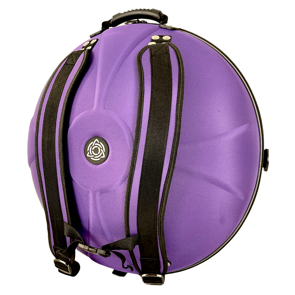 Die Evatek Hardcase Handpan Rucksack Tasche hat variabel verstellbare Tragegurte. Die Tragetasche für Handpan Drum Instrumente im Purple Haze Design ist besonders beliebt.
