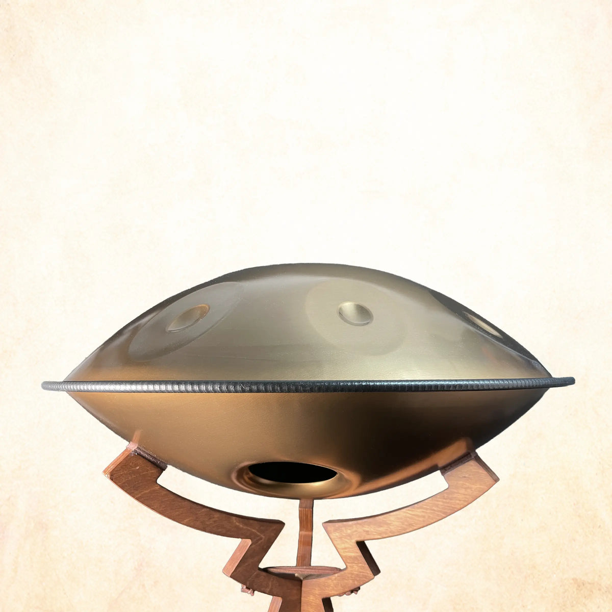 Horayzon Master Handpan mit kristallklaren Höhen, warmen Bässen und ausgewogener Resonanz – handgefertigtes Profi-Instrument für Bühne und Studio.