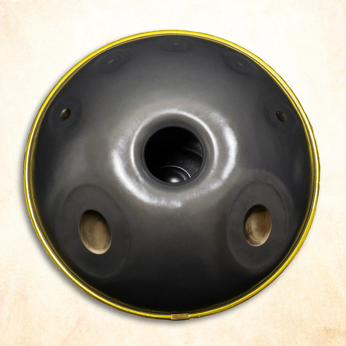 Kita Pantam Handpan mit einzigartigem Klangcharakter, mittellangem Sustain und kunstvoller Handarbeit für Anfänger und erfahrene Musiker.
