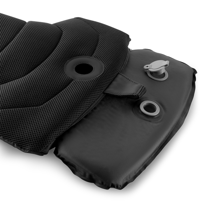Der AirPad Rückenschoner ist ein multifunktionales AIR Pillow für jede Situation. Es bietet durch die innovative Luftpolster Technik einen Rücken schonenden und angenehmen Tragekomfort für alle Handpan Drum Rucksack Taschen und Hardcases. Das Luftkissen schützt und stützt insbesondere Deine Nacken- und Lendenwirbel.