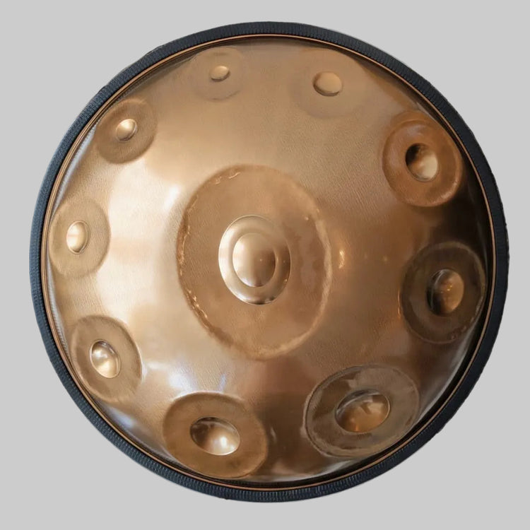 Bei Handpan.World findest Du günstige Handpans für Einsteiger und professionelle Handpan Spieler zum kaufen. Die Spirit Soul Handpan zeichnet sich durch eine perfekte Preis-Leistung aus.