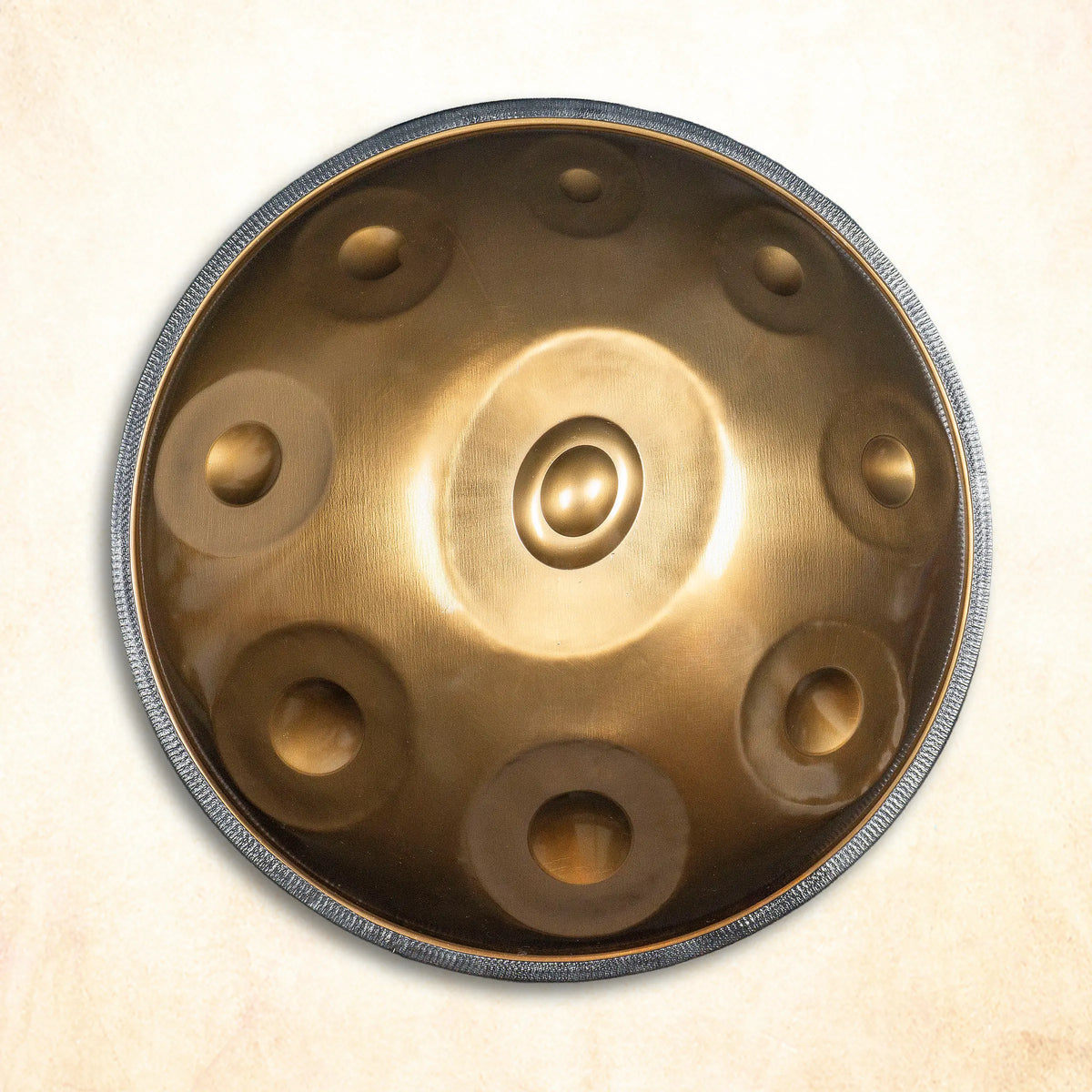 Bei Handpan.World findest Du günstige Handpans für Einsteiger und professionelle Handpan Spieler zum kaufen. Die Spirit Soul Handpan zeichnet sich durch eine perfekte Preis-Leistung aus.