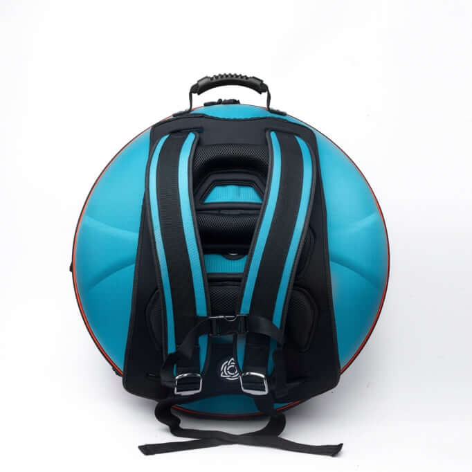 Handpan Hardcase - Evatek Pro in der Farbe bluemoon türkis. Ansicht von hinten vor einem Weißen Hintergrund mit Rückenstütze