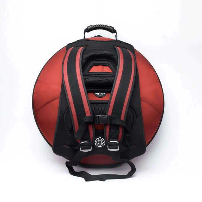 Handpan Hardcase - Evatek Pro in der Farbe RoanRouge Rot. Ansicht von hinten vor einem Weißen Hintergrund mit Rückenstütze