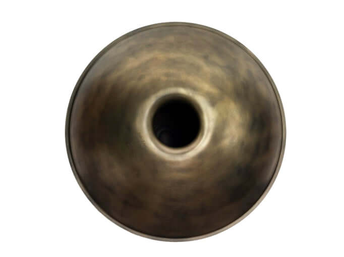 Ansicht der Bottom Shell einer Gold Vintage Handpan von unserem Maker Kita Pantam.