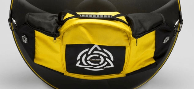 Evatek Pocket Bag in gelb angebracht auf einem schwarzen Handpan Hardcase Evatek