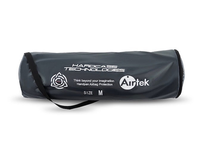 Aufbewahrungstasche Des AIRTEK Handpan Softcase Handpan Rucksacktasche liegt vor einem grauen hintergrund